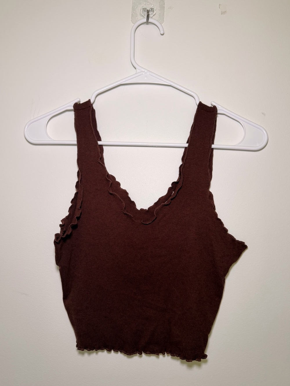 Bozzolo scalloped sleeveless brown raw hem crop top tank